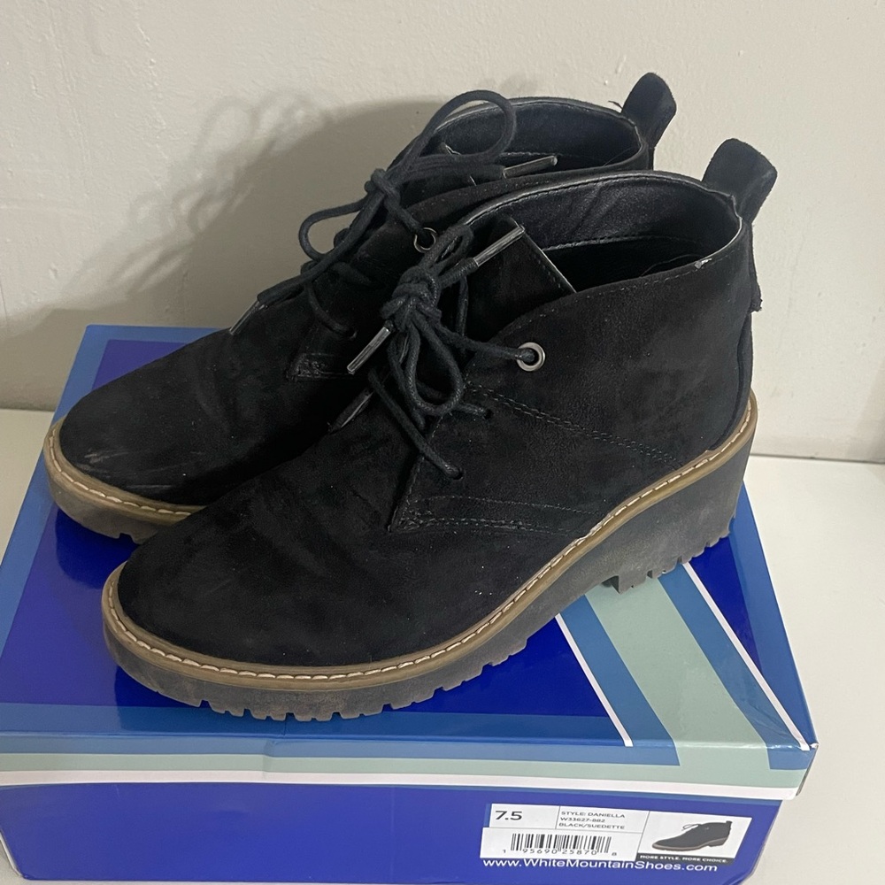White Mountain Women’s Black Suede Chukka Wedge Boots Size 7.5